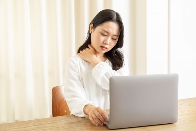 骨盤矯正・姿勢矯正で肩こり/首こりを根本的改善へ